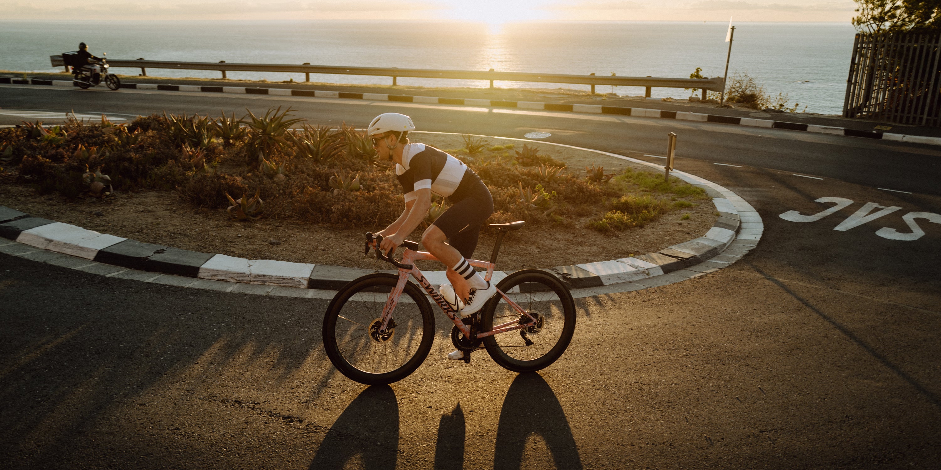 Liquid error (sections/product-banner line 29): input to image_tag must be an image_url