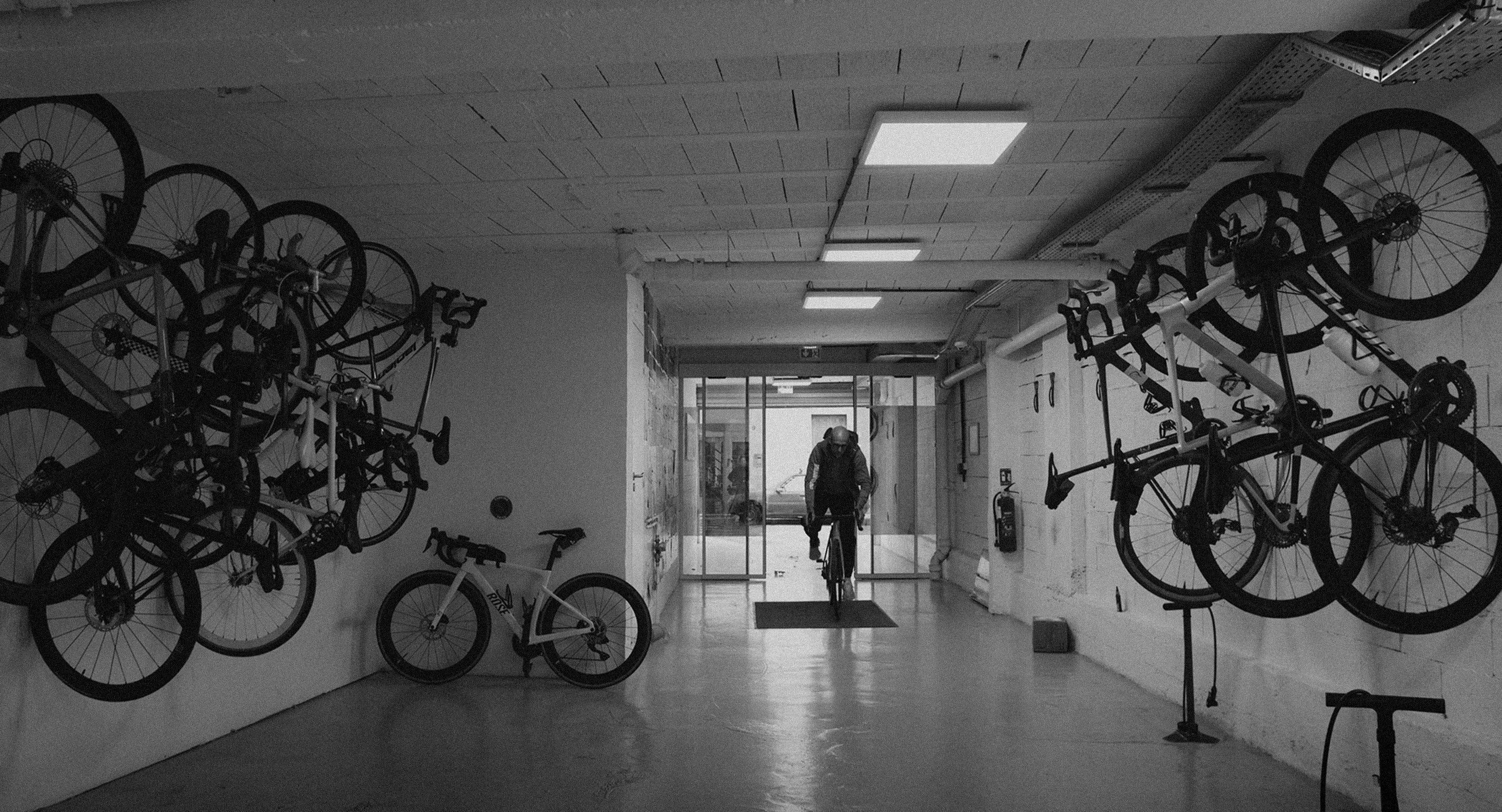 Cafe Craft 5: Behind the Scenes at HQ – Café du Cycliste | US